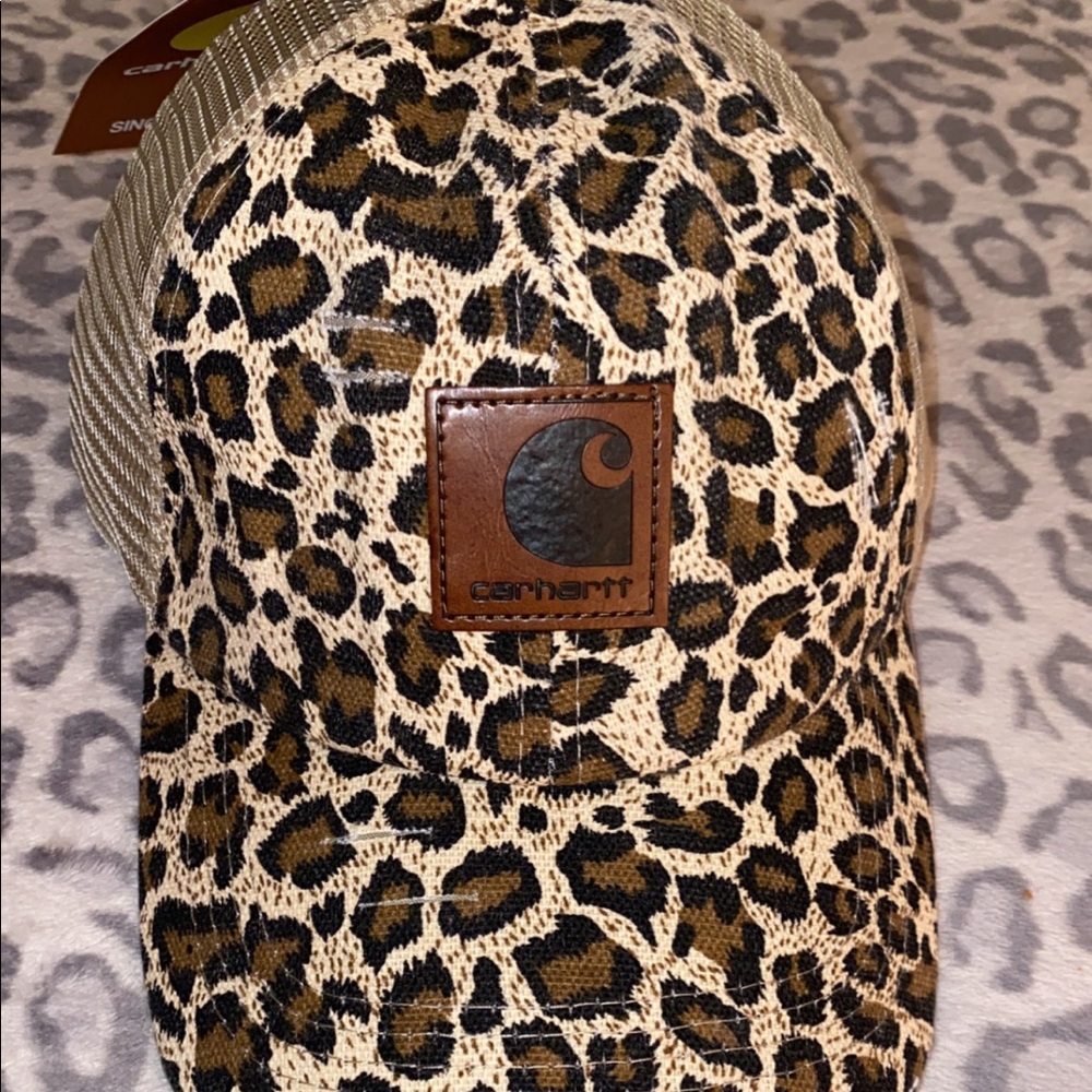 Womens carharrt hat w/ pony tail option in three back of the hat